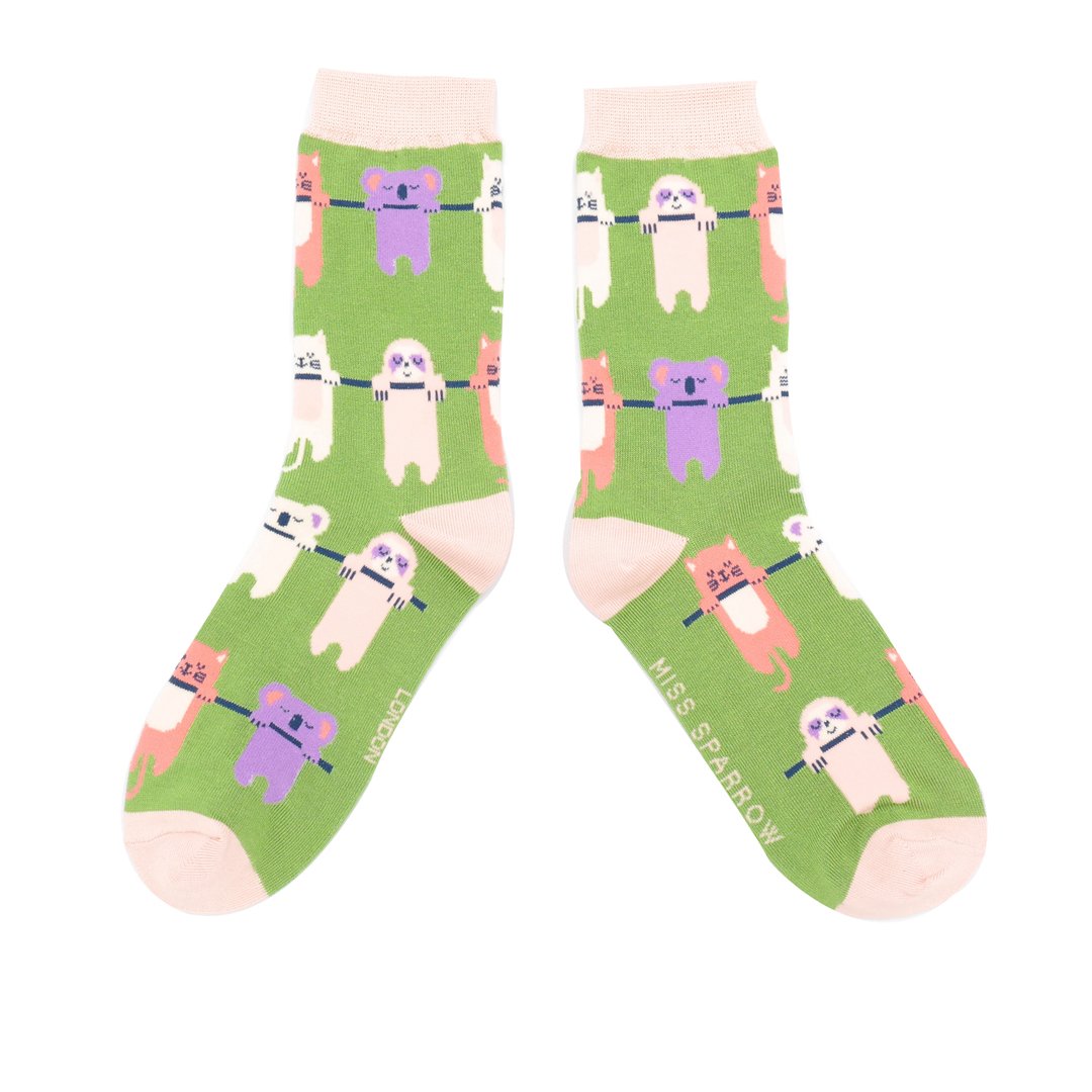 ‘Hang in There’ Moss Green Bamboo Socks