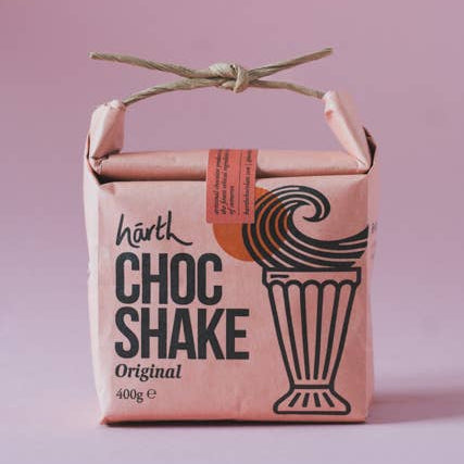 Hästhoggs Choc Shake packaging on a pink background
